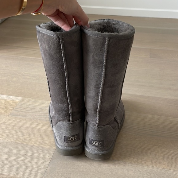 Grey tall uggs in great condition - Picture 3 of 6
